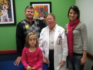 Julcia, tata, pani doktor i Karolina - volontariuszka Daru 